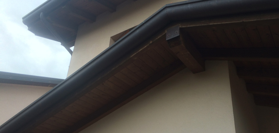 realizzazione tetto in legno e grondaie udine